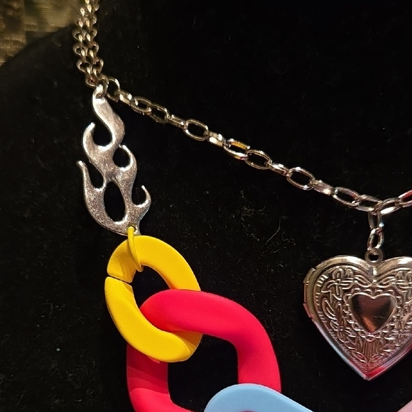 Colorful Chain Necklace with Heart Pendant - Picture 3 of 13